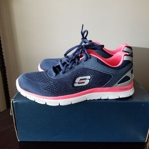 SKECHERS Womens Sneaker